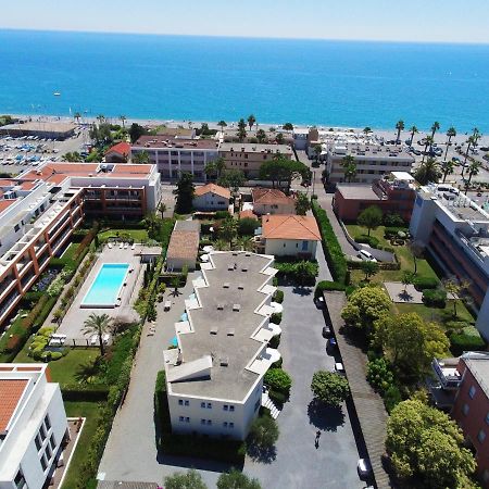 Hotel l'Etape Villeneuve-Loubet Extérieur photo