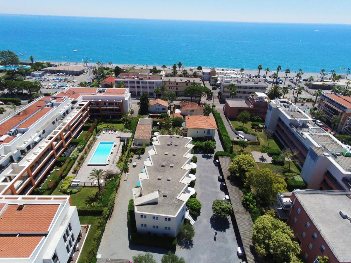 Hotel l'Etape Villeneuve-Loubet Extérieur photo